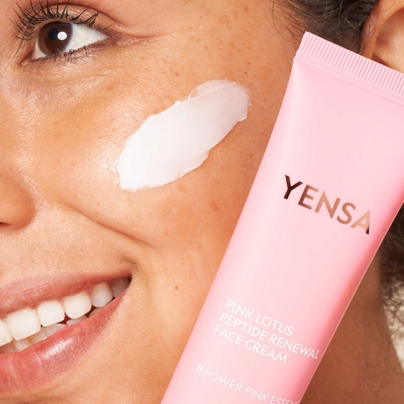 🔴 YENSA Pink Lotus Peptide Renewal Face Cream - Picture 2 of 3